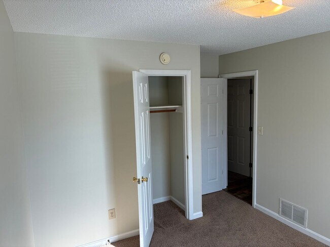 Building Photo - 1331 AmandaJo Drive