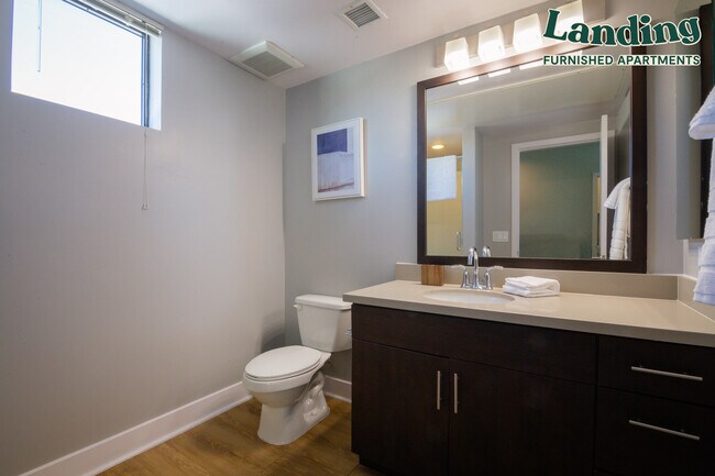 Building Photo - 2625 E Camelback Rd