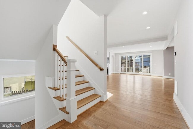 Building Photo - 1618 N Danville St