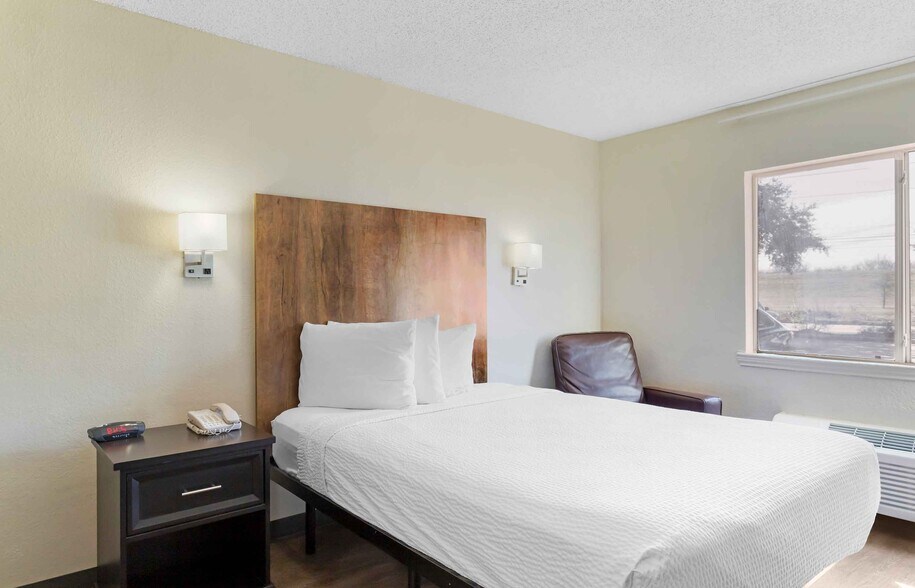 Building Photo - Furnished Studio-Houston - Katy Freeway - Energy Corridor