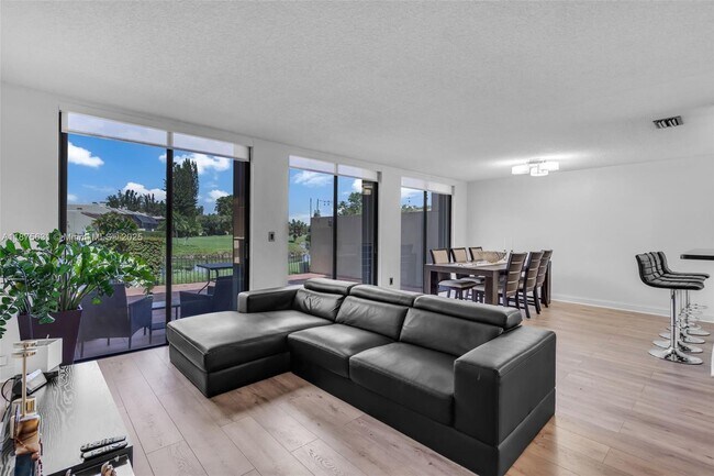 Building Photo - 9931 Costa Del Sol Blvd