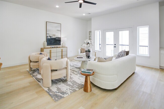 Building Photo - 1214 W 24th St