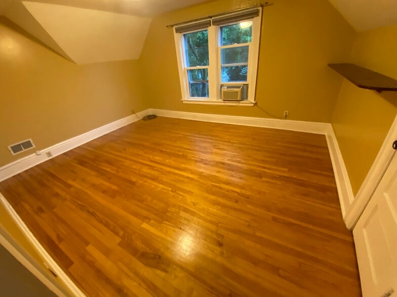 Living room with views to the West - 1938 Kendall Ave
