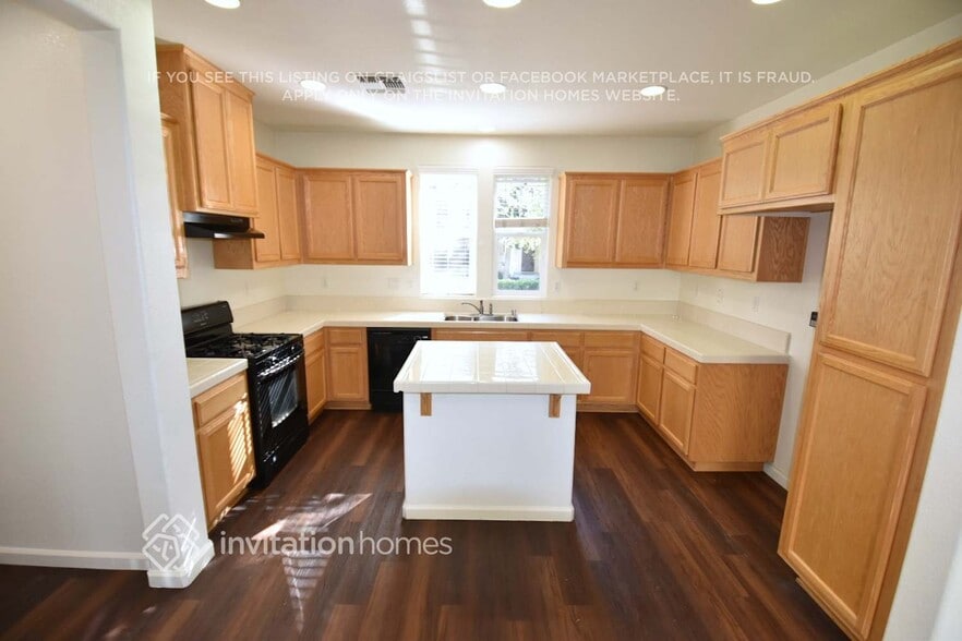 Building Photo - 260 Wapello Cir