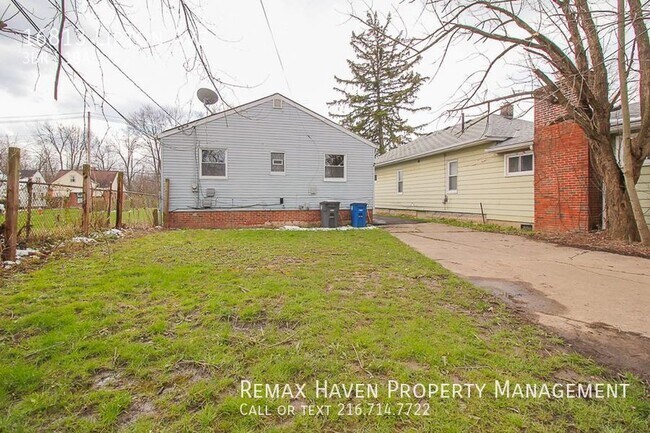 Building Photo - 16813 Lipton Ave, Cleveland - Charming 3 B...