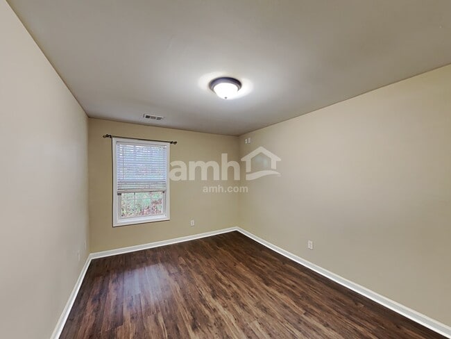 Building Photo - 1584 Silver Ridge Dr
