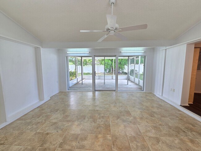 Building Photo - Charming 2 Bed / 2 Bath Home in Venice Gar...