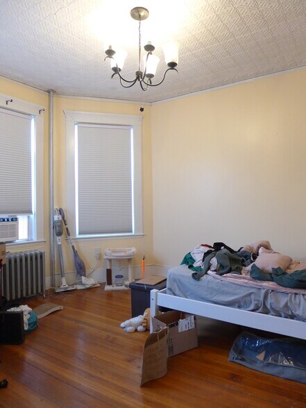 Building Photo - 158 Hillside St