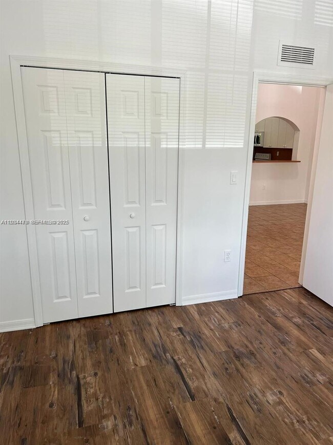 Building Photo - 2911 SE 13th Rd