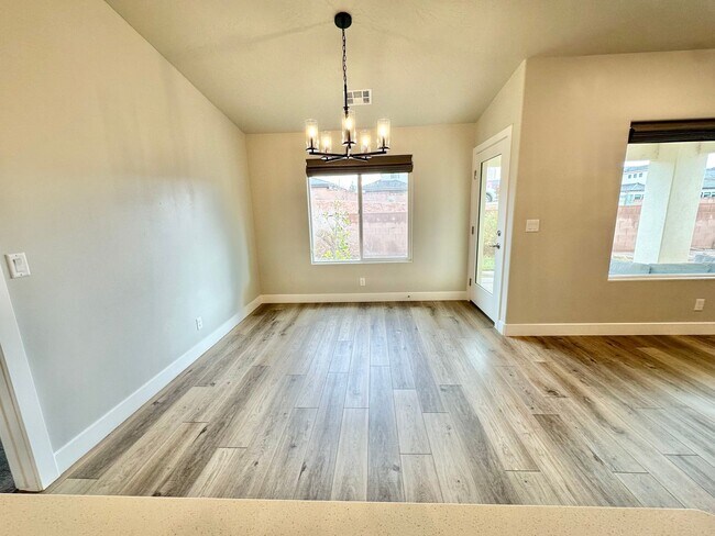 Building Photo - Beautiful Red Waters Home