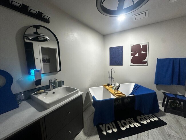 Building Photo - Gorgeous Remodeled 4 Bedroom Home