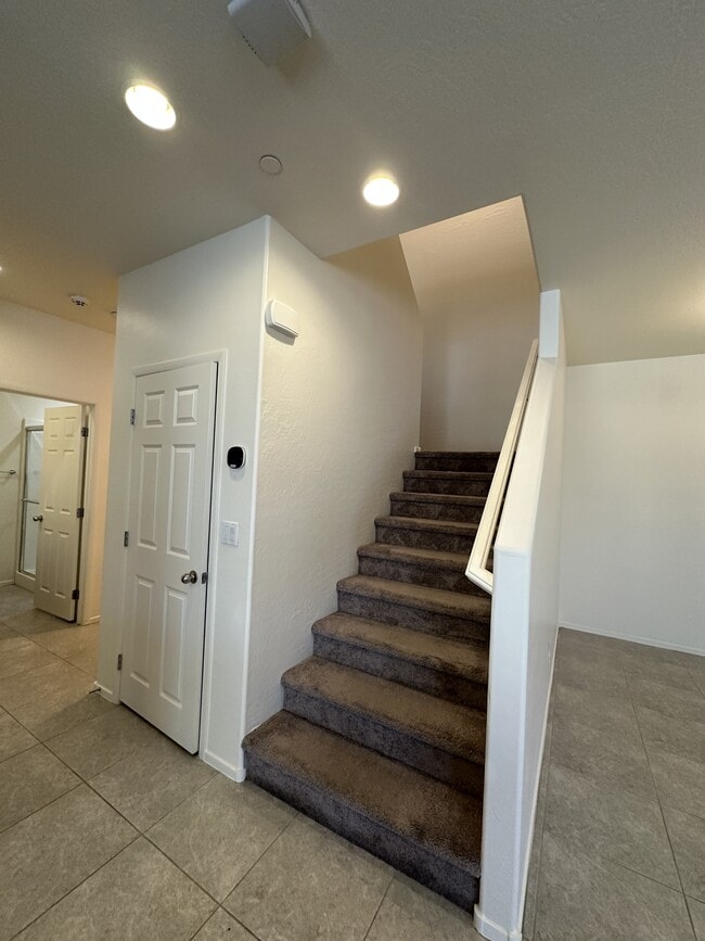 Building Photo - 4566 Mansart Ct