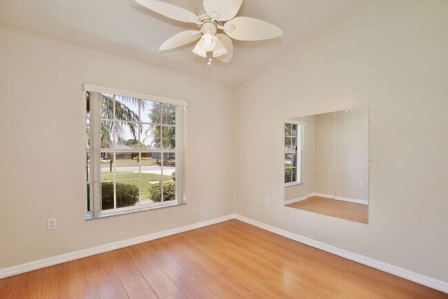 Building Photo - Beautiful 4/2 Pool Home with a Covered Pat...