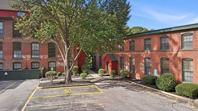 Building Photo - 14 Sanford St