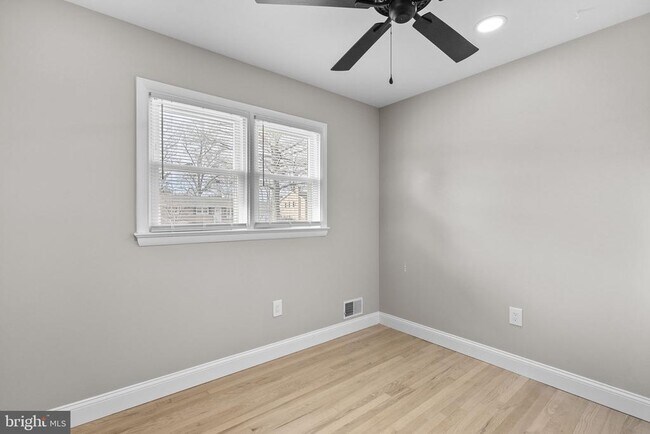 Building Photo - 3887 Shadywood Dr
