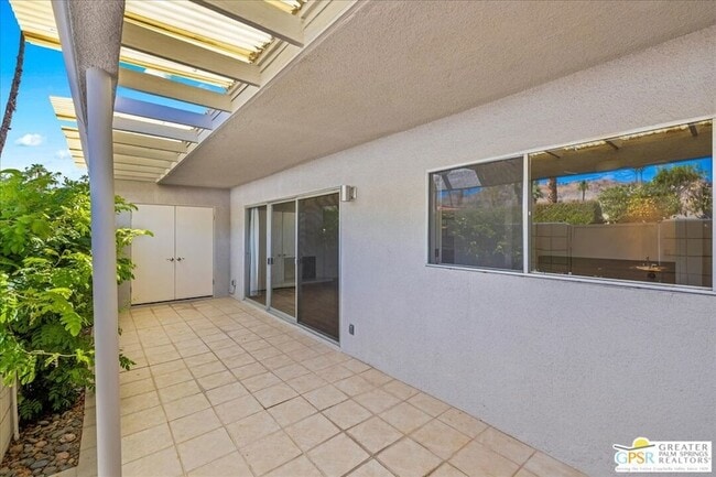 Building Photo - 483 E Avenida Granada