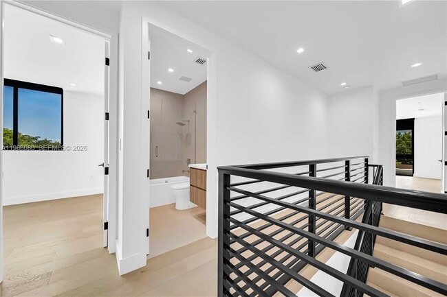 Building Photo - 2710 SW 34th Ave