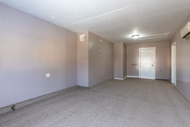 Building Photo - 3016 SW 68th St