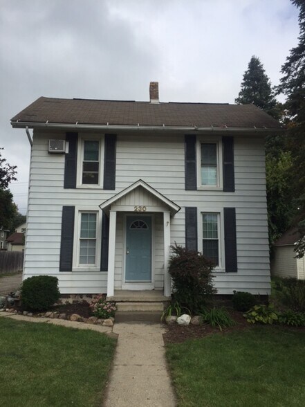 Primary Photo - 230 W Main St