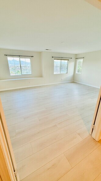 Building Photo - 737 Helmsdale Rd