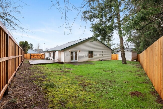 Building Photo - 20160 Quinalt Dr
