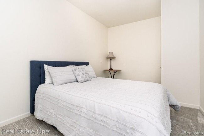 Building Photo - 7086 Danbrooke Ct