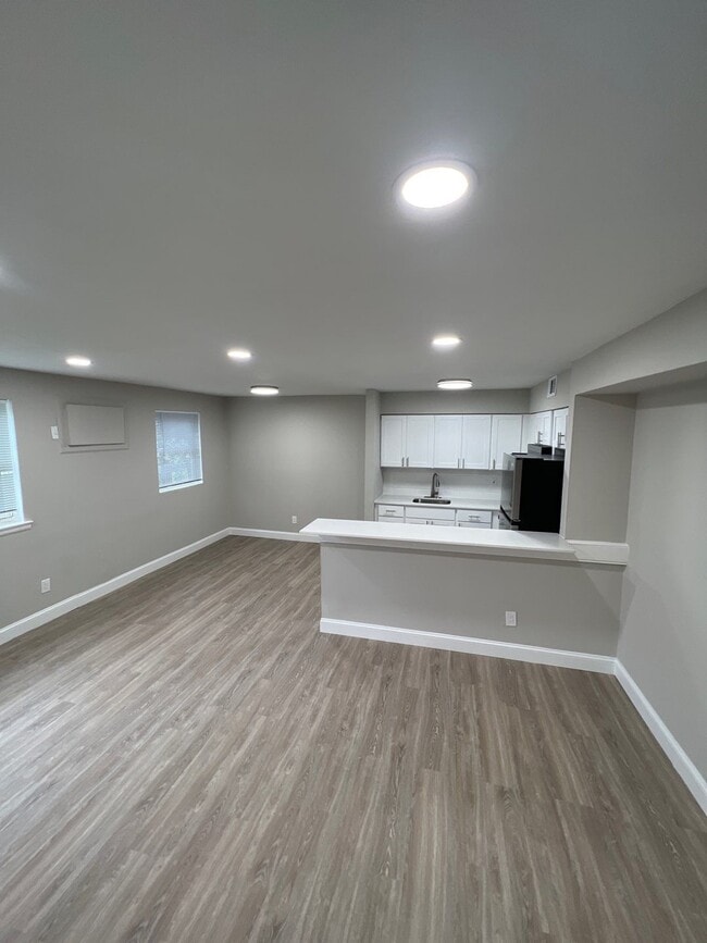 Building Photo - Cottage Street Apartments