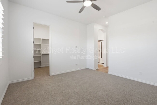 Building Photo - 15660 W Pershing St