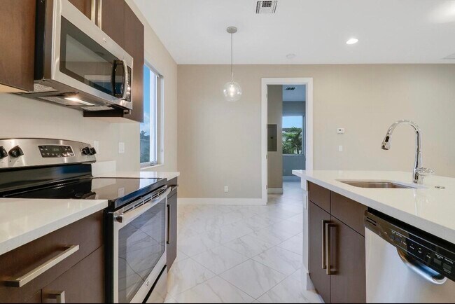Building Photo - 5029 Grandiflora Rd