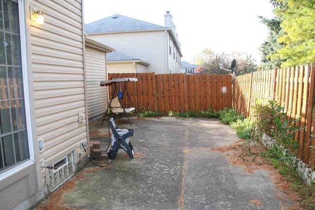 Building Photo - 5702 Mango Ln