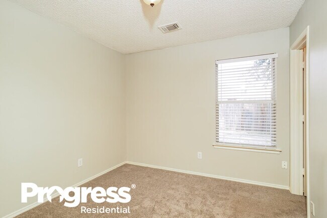 Building Photo - 4130 Briar Hill Dr