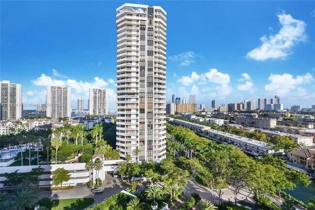 Building Photo - 1000 W Island Blvd