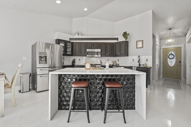 Building Photo - 9541 W Silverbirch St