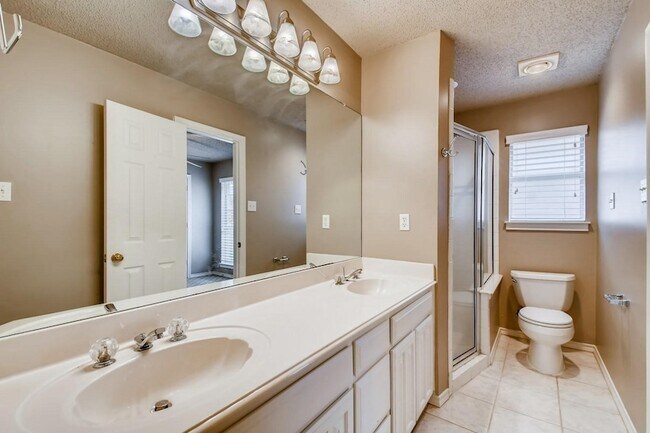 Building Photo - 5930 River Bend Dr
