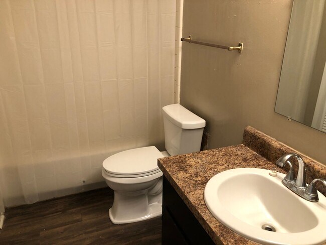 Building Photo - Downstairs unit in Pointe East avail NOW!