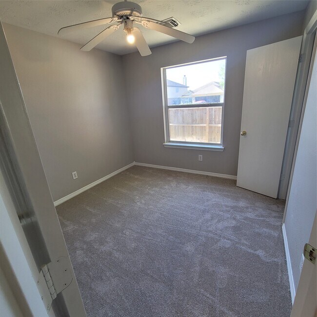 Building Photo - 2402 Montana Blue Dr