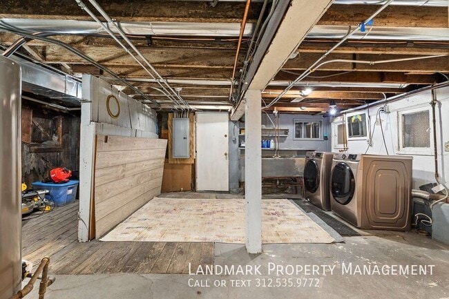 Building Photo - 3450 N Hamlin Ave