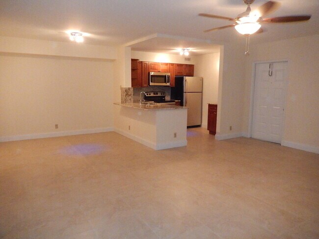 Building Photo - 3017 N Oakland Forest Dr
