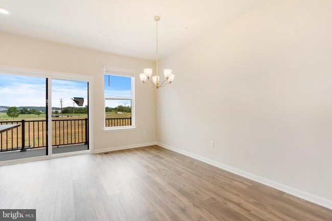 Building Photo - 572 Union St