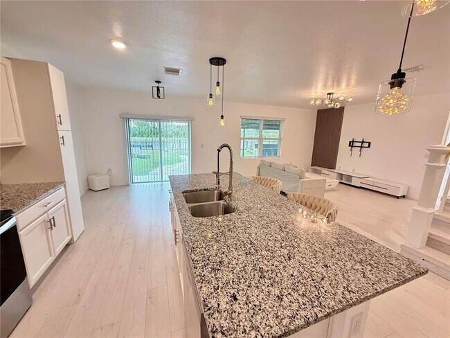 Building Photo - 2731 House Finch Rd