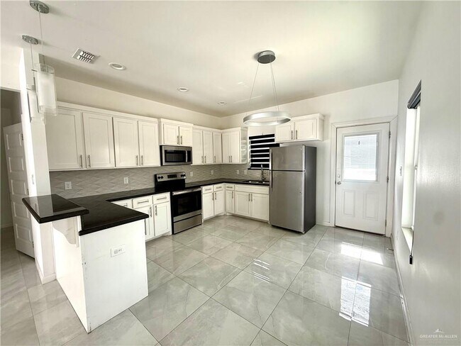 Building Photo - 5608 Puffin Ave
