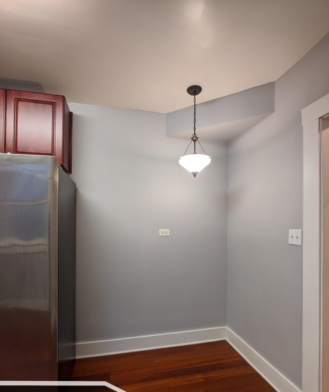 Building Photo - 5027 N Harding Ave