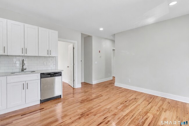 Building Photo - 10-12-12 Perry Hill Rd