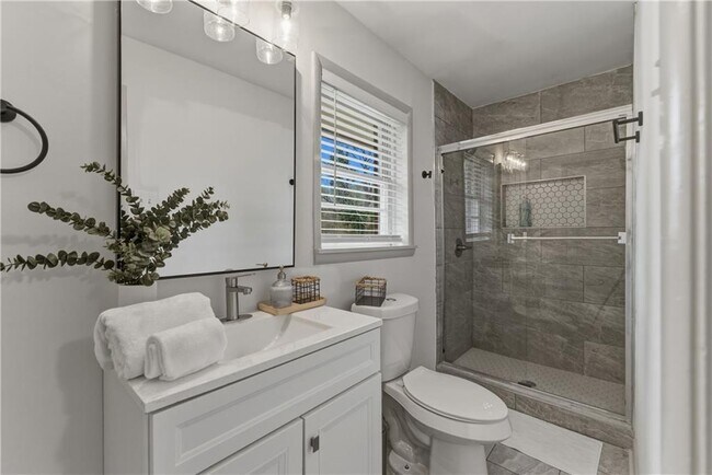 Building Photo - 2393 Lilla Cir SW