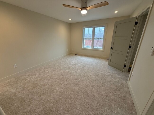 Building Photo - 6711-6715 New Town Ave.