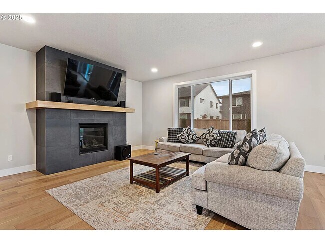 Building Photo - 4093 SE Reed Dr