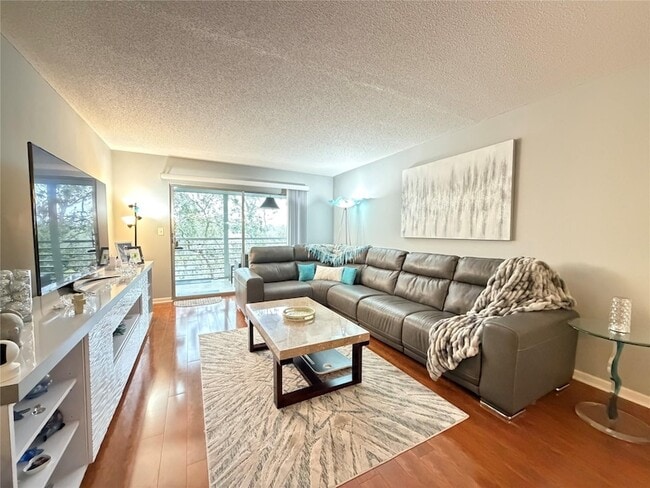 Building Photo - 2304 Lucaya Ln