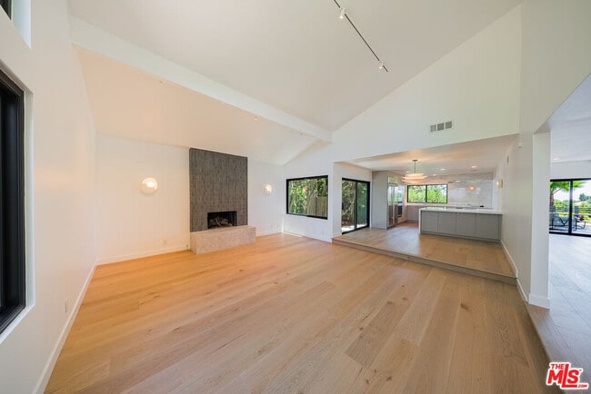 Building Photo - 13302 Mulholland Dr