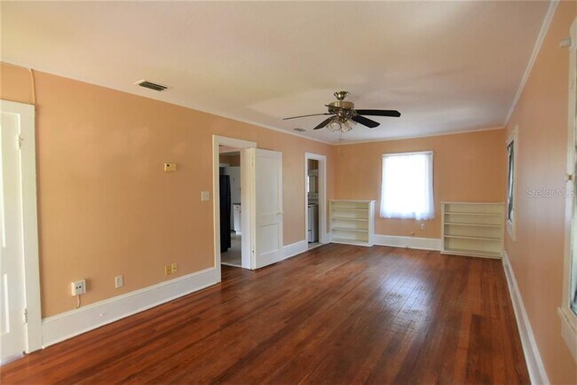 Building Photo - 516 Daniels Ave