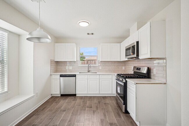 Building Photo - 11926 Panay Dr